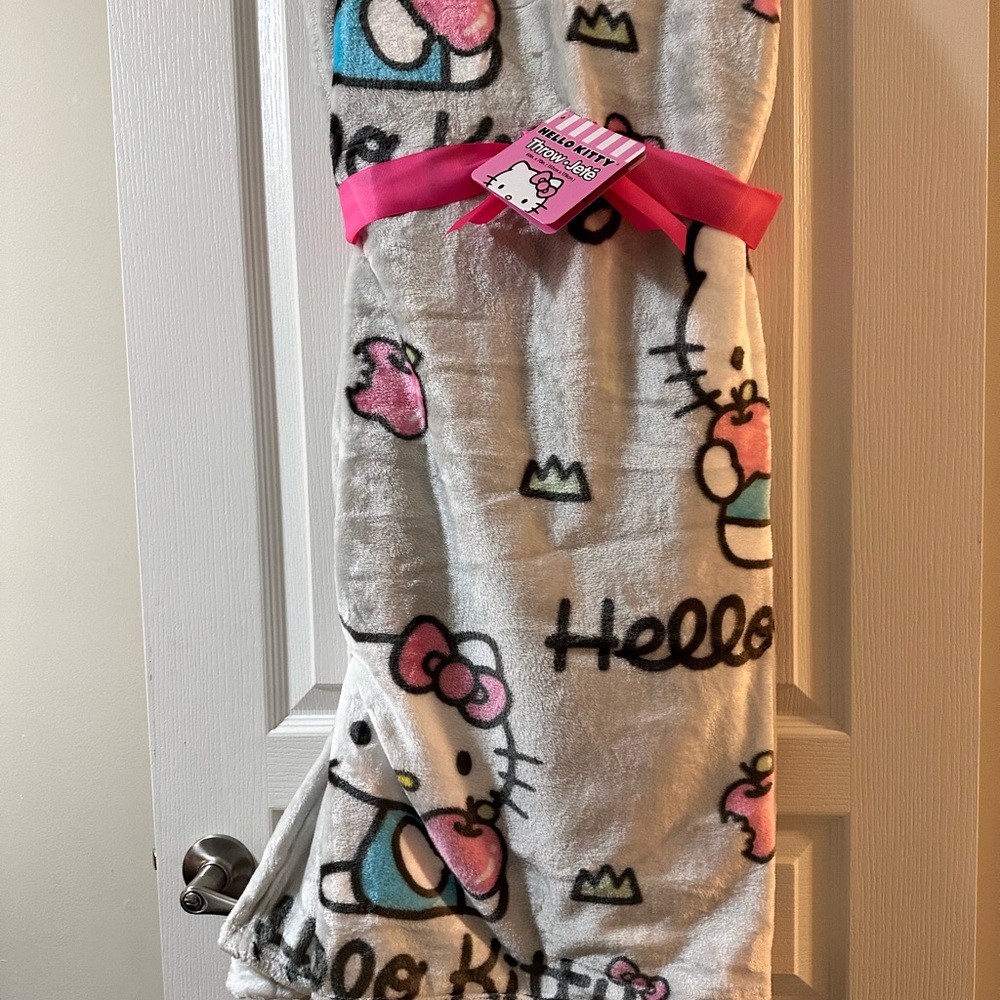 Hello Kitty Apple Throw/Blanket - Gray